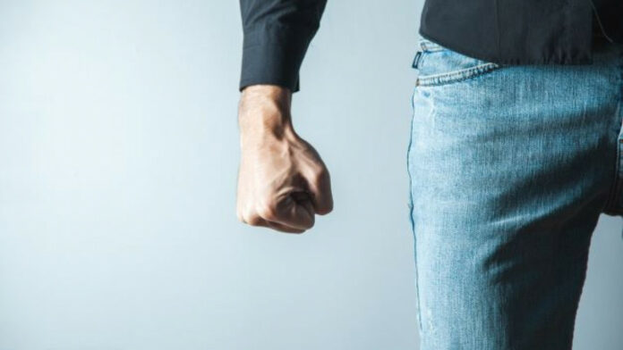 Επίθεση «νταήδων» σε ανήλικα στο Παγκράτι – Ένα παιδί τραυματίστηκε