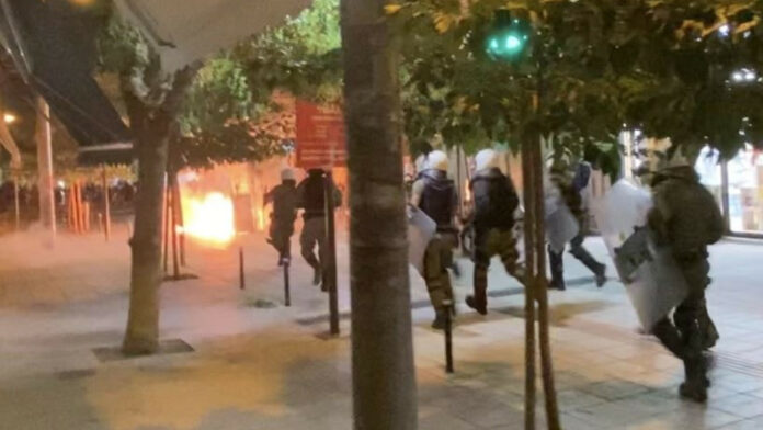 Επεισόδια στην πορεία για τον Παύλο Φύσσα: Τρεις συλλήψεις