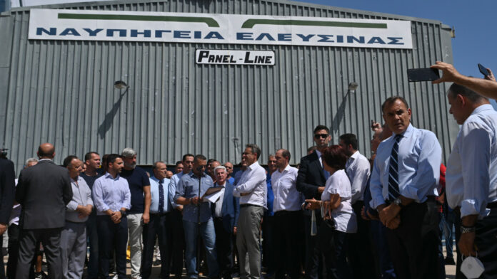 Εργαζόμενοι στα Ναυπηγεία Ελευσίνας σε Μητσοτάκη: Σώσατε 600 οικογένειες