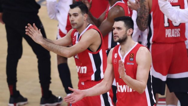 Η FIBA άπλωσε χέρι ενότητας στην EuroLeague – Πώς επηρεάζονται οι παίκτες του Ολυμπιακού
