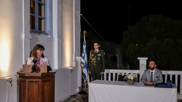 Η Κατερίνα Σακελλαροπούλου ανακηρύχθηκε επίτιμη δημότης της Χάλκης