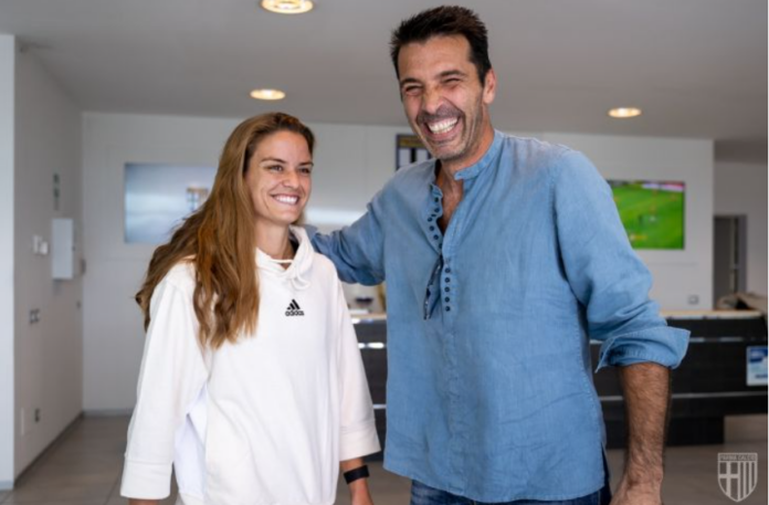 Η Σάκκαρη συνάντησε τον Μπουφόν στην Πάρμα (pics)