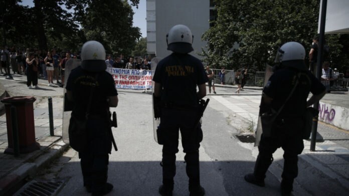 Η πανεπιστημιακή αστυνομία «εκτελεί κανονικά τα καθήκοντά της» λέει η Κατεχάκη