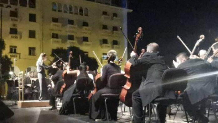 Θεσσαλονίκη: Ανοιχτή συναυλία για τα 100 χρόνια από τη Μικρασιατική Καταστροφή – Βίντεο