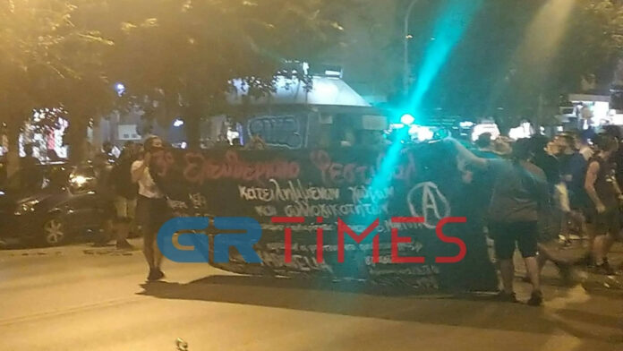 Θεσσαλονίκη: Πεδίο μάχης εντός και εκτός ΑΠΘ – Πετροπόλεμος και χημικά