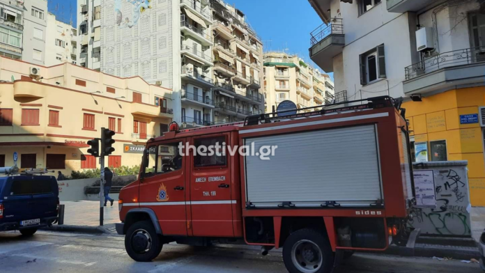 Θεσσαλονίκη: Πυρκαγιά σε στέγη μονοκατοικίας στο Φίλυρο