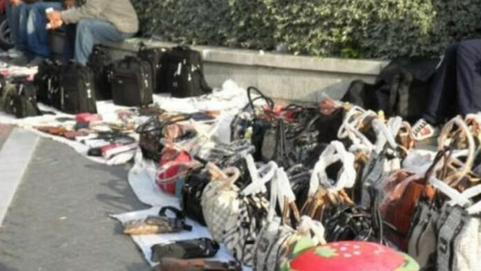 Θεσσαλονίκη: «Σαφάρι» για παρεμπόριο και παράνομη στάθμευση από τη δημοτική αστυνομία ενόψει ΔΕΘ