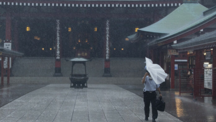 Ιαπωνία: Φόβοι για πλημμύρες και κατολισθήσεις μετά το τυφώνα Nanmadol