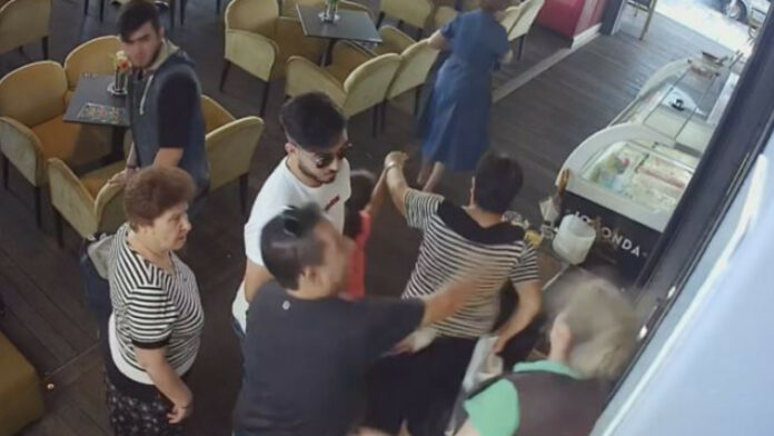 Καβάλα: Χτύπησε την ιδιοκτήτρια καφετέριας γιατί άργησε η παραγγελία του