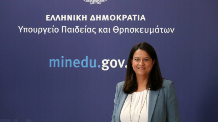 Κεραμέως: 1η Ιουνίου η έναρξη των Πανελλαδικών Εξετάσεων