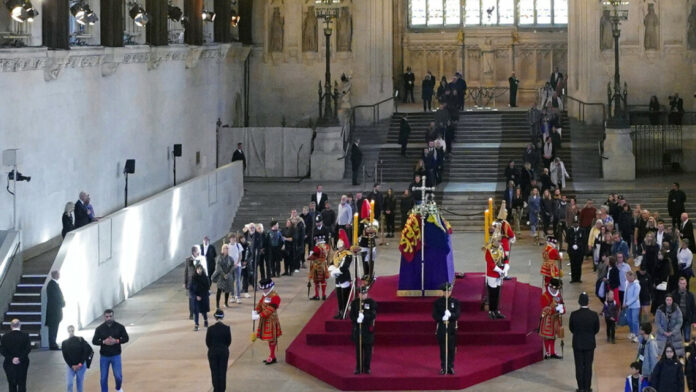 Κηδεία Ελισάβετ: Οι προσκεκλημένοι, ποιοι έμειναν εκτός, το πρόγραμμα και το πρωτόκολλο