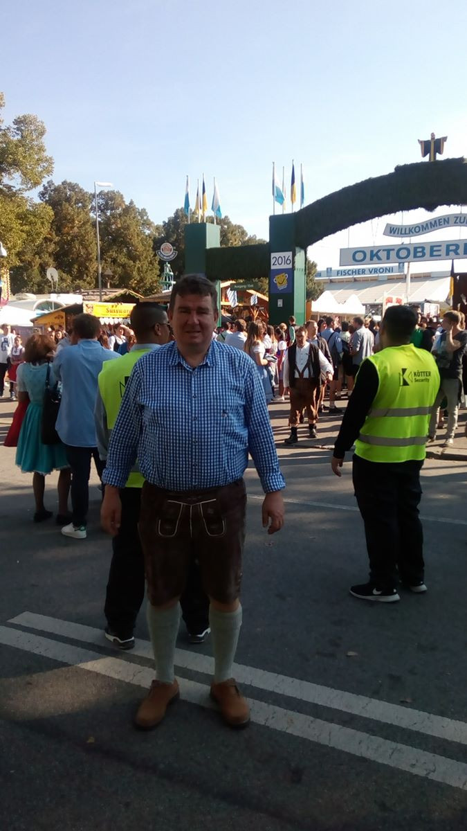 Λάρισα: Ντύθηκε Βαυαρός και πήγε στο φεστιβάλ μπύρας της Γερμανίας