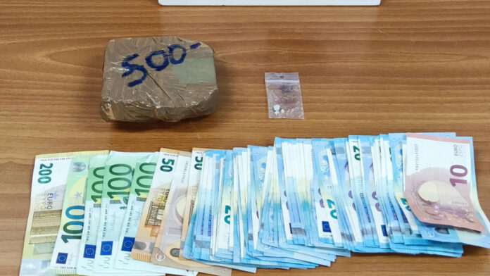 Με μισό κιλό κοκαΐνης συνελήφθησαν δύο αλλοδαποί στη Γλυφάδα