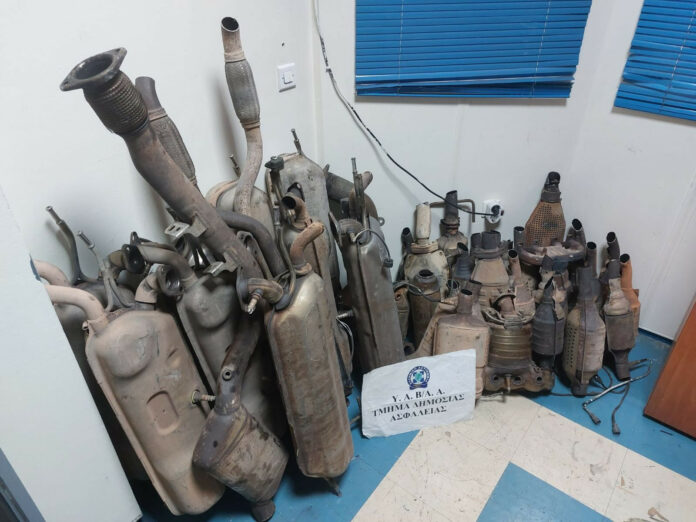 Μενίδι: Καταλύτες από.. χρυσό – Πώς δρούσαν οι σπείρες που ρήμαζαν αυτοκίνητα σε Αττική – Βίντεο