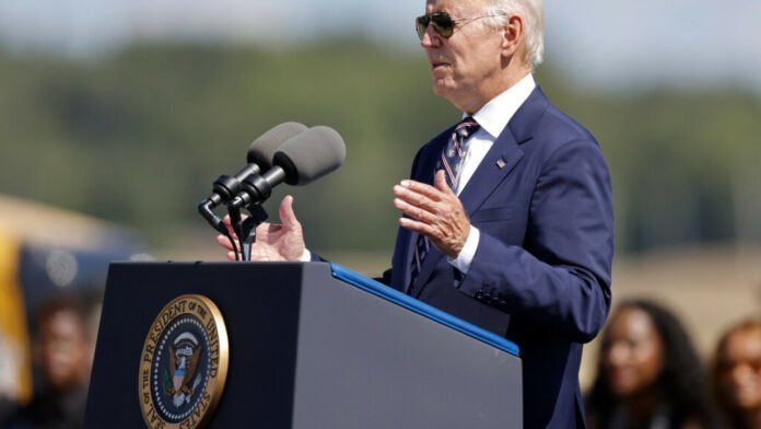 Μπάιντεν: Θα παραστεί στην κηδεία της βασίλισσας Ελισάβετ