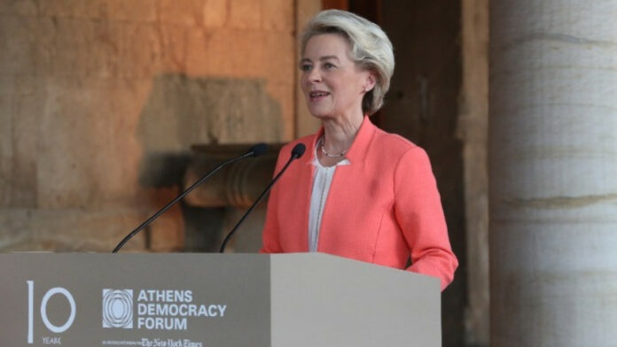 Ούρσουλα φον ντερ Λάιεν: «Καθήκον της γενιάς μας να σταθούμε στο πλευρό της Ουκρανίας»