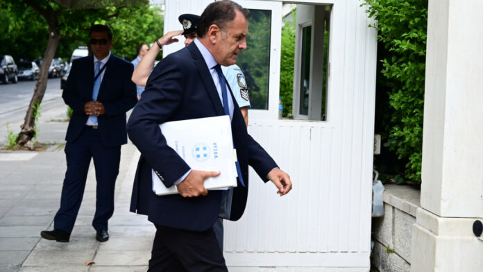 Παναγιωτόπουλος: Η Ελλάδα δίπλα στην Ουκρανία για όσο χρειαστεί