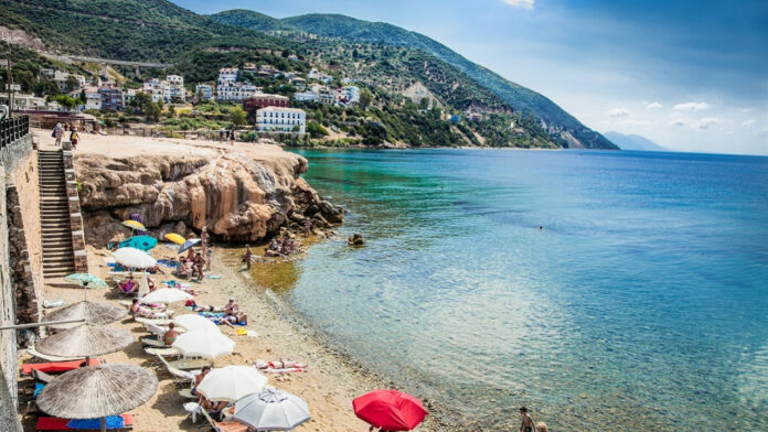 Περίπου 49.000 επιταγές κοινωνικού τουρισμού ενεργοποιήθηκαν τον Αύγουστο – «Πρωταθλήτρια» η Εύβοια