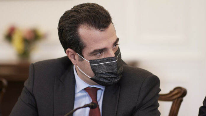 Πλεύρης για Τσίπρα: Συντάσσεται με τον κ. Πολάκη και τον καλύπτει στις αντιεμβολιαστικές του απόψεις