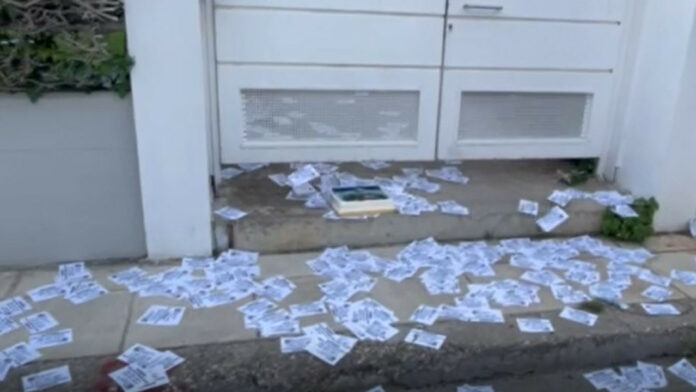 Ρουβίκωνας: Πέταξε τρικάκια έξω από το σπίτι του Κωστή Χατζηδάκη