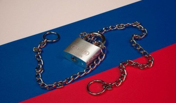 Ρωσία: Νέο «κύμα» κυρώσεων από ΗΠΑ και Βρετανία μετά τις προσαρτήσεις των τεσσάρων περιοχών