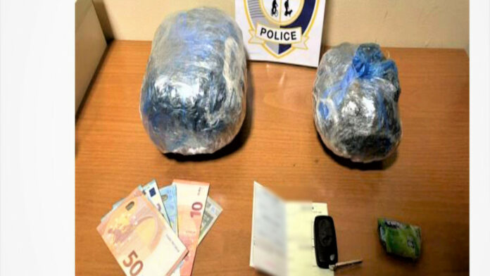 Συνελήφθησαν 4 άτομα για κατοχή περίπου 1,5 κιλού κάνναβης