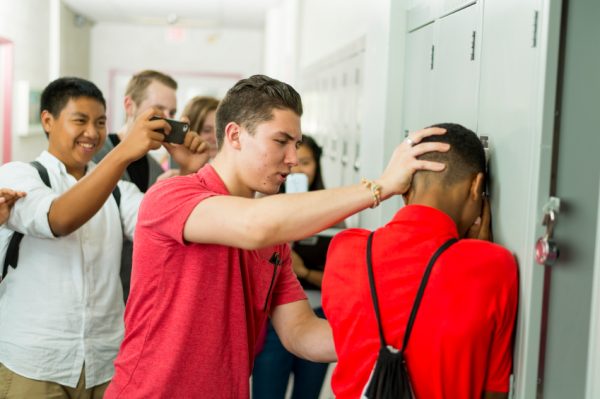 Το-bullying-στην-παιδική-ηλικία-φέρνει-εγκλήματα-στην-ενήλικη-ζωή.jpg