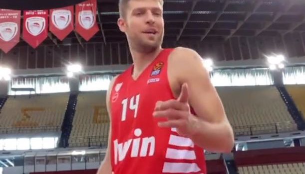 Τρομερό βίντεο: Παίκτες του Ολυμπιακού και του Παναθηναϊκού διαλέγουν τα αγαπημένα τους φαγητά