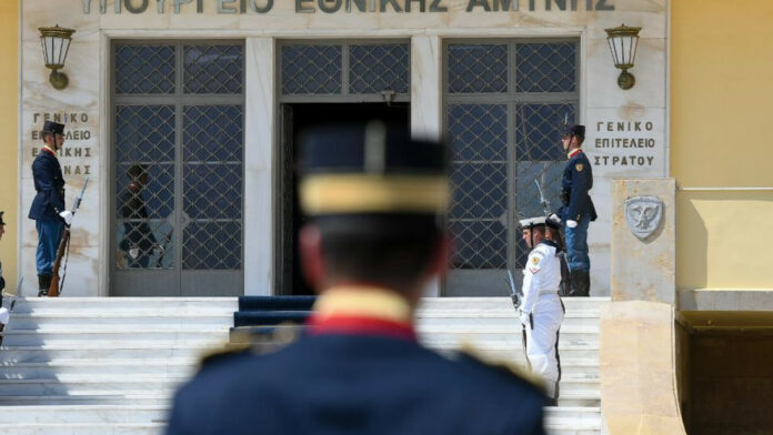ΥΠΕΘΑ: Ψευδής και ύποπτη η πληροφορία περί κράτησης τουρκικού drone από Έλληνες