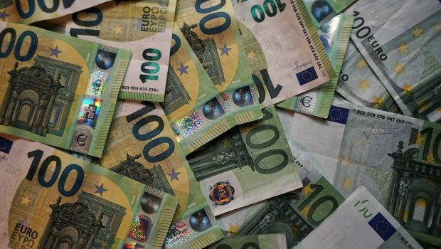 ΥΠΟΙΚ: Στα 23,5 δισ. ευρώ μέτρα μόνο για το 2023 οι εξαγγελίες Τσίπρα στη ΔΕΘ