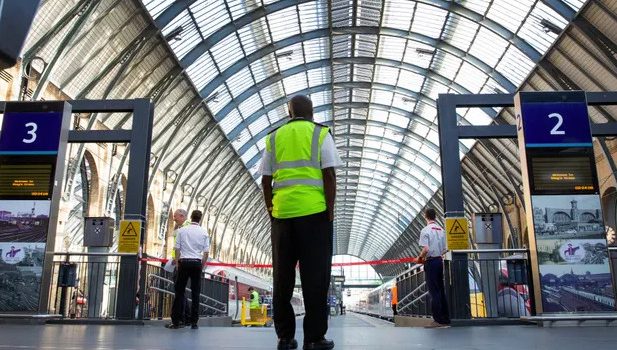 Βρετανία: 24ωρη απεργία παραλύει το σιδηροδρομικό δίκτυο – Διεκδικούν αυξήσεις