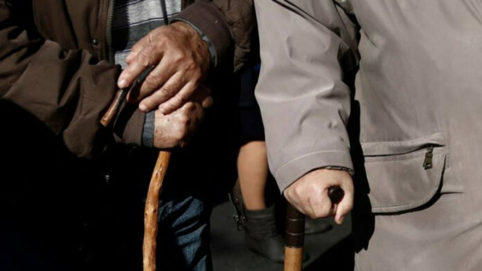 Βέροια: Συνελήφθη ζευγάρι που αγκάλιαζε και στη συνέχεια έκλεβε ηλικιωμένους