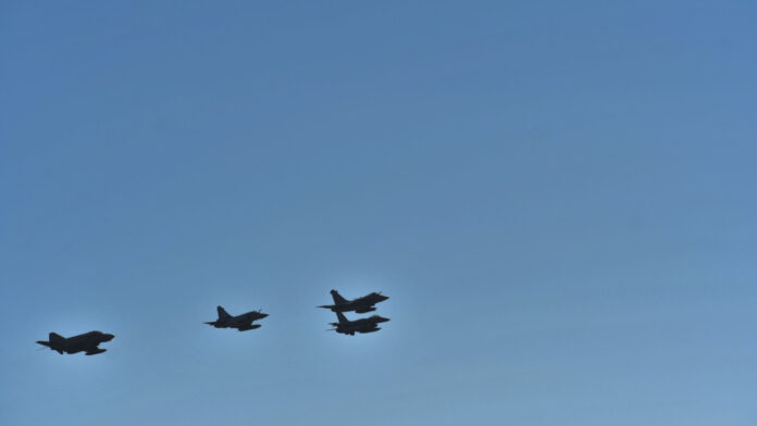 Πολεμική Αεροπορία: Διελεύσεις μαχητικών πάνω από πόλεις και ακριτικά νησιά