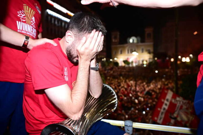 Ολυμπιακός: Η συγκινητική ιστορία πίσω από την υπόσχεση του Κώστα Φορτούνη