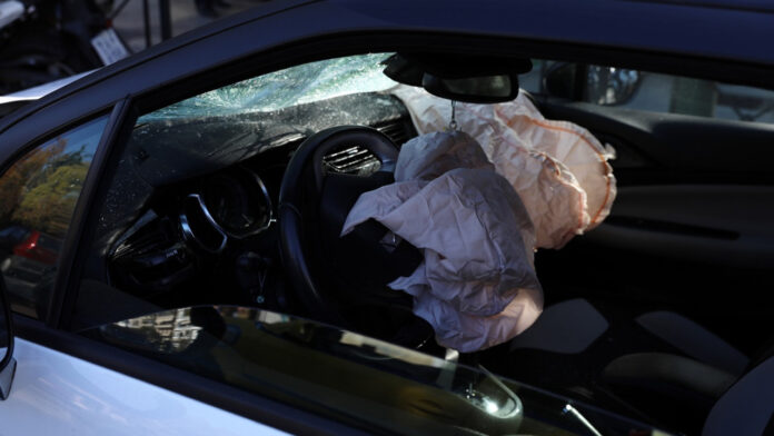 Θανατηφόρο τροχαίο στην Κατερίνη: Μίνι βαν συγκρούστηκε με τουριστικό λεωφορείο