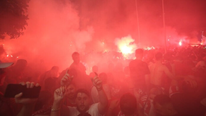 Κοκκίνισαν πλατείες σε Χανιά και Ρέθυμνο