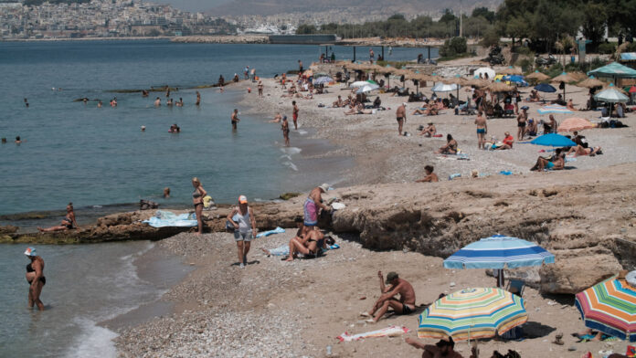 Σε κλοιό καύσωνα η χώρα: Σε ποιες περιοχές ο υδράργυρος θα φτάσει τους 41