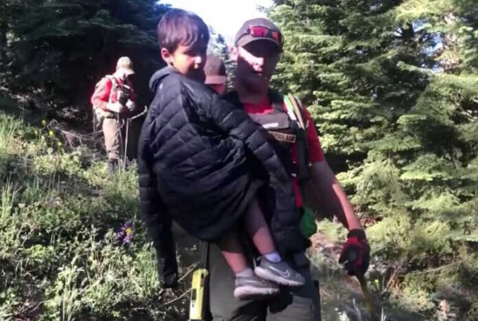 Θρίλερ με χάπι εντ στην Καλιφόρνια – 4χρονος χάθηκε από την κατασκήνωση και βρέθηκε ύστερα από 22 ώρες στην έρημο