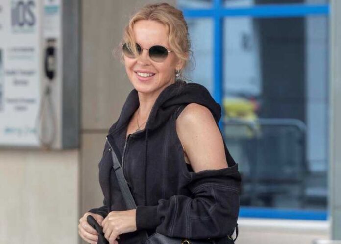 Η Kylie Minogue είναι ξετρελαμένη με την Μύκονο και το φωνάζει διαδικτυακά