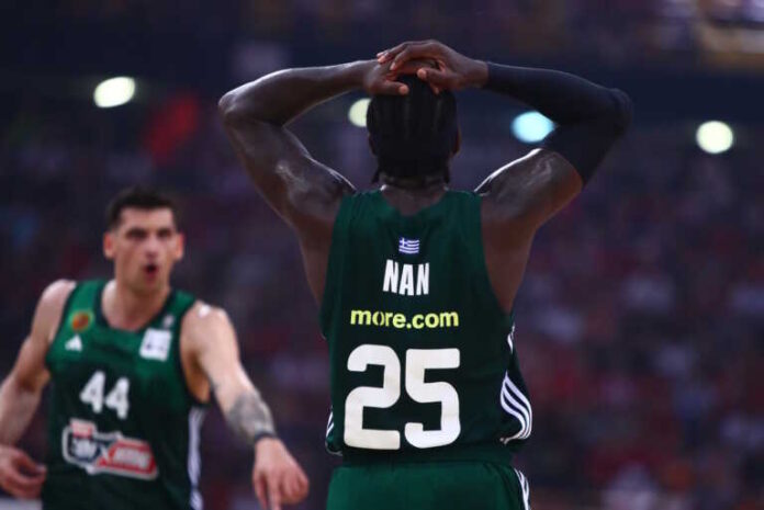 Ολυμπιακός – Παναθηναϊκός: Τα παράπονα των «πρασίνων» στα αποδυτήρια των διαιτητών και η ατάκα του Μπετσίροβιτς