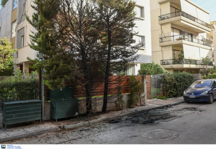 Επίθεση έξω από το σπίτι της προέδρου ΑΠ: Βίντεο από το φλεγόμενο περιπολικό