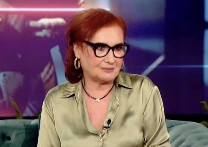 Φωτεινή Ντεμίρη: Είμαι κατά του γάμου, είναι συμβάσεις που μας έχουν φορεθεί