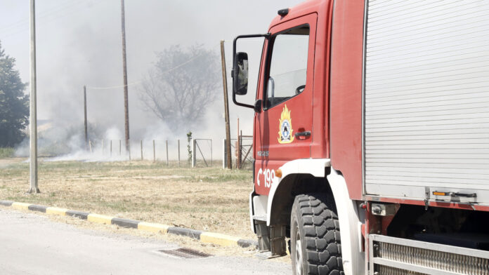 Φωτιά σε οικοπεδικό χώρο στην Κερατέα