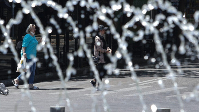 Καιρός: Πέφτει η θερμοκρασία – Πού θα βρέξει