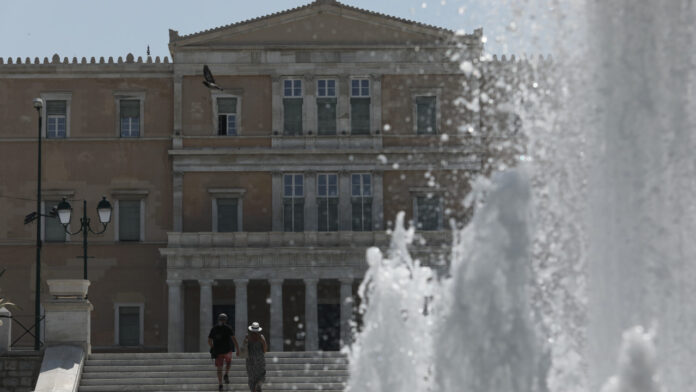 Καιρός: Με μίνι καύσωνες ξεκινά ο Ιούνιος – Μέχρι πού θα σκαρφαλώσει ο υδράργυρος