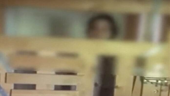 Καλαμάτα: Ελεύθεροι οι γονείς της 29χρονης που ζούσε σε ξύλινο κλουβί