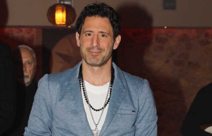 Λευτέρης Ελευθερίου: «Έχω πει “τα παρατάω” στα 22 χρόνια σχέσης με τη γυναίκα μου»