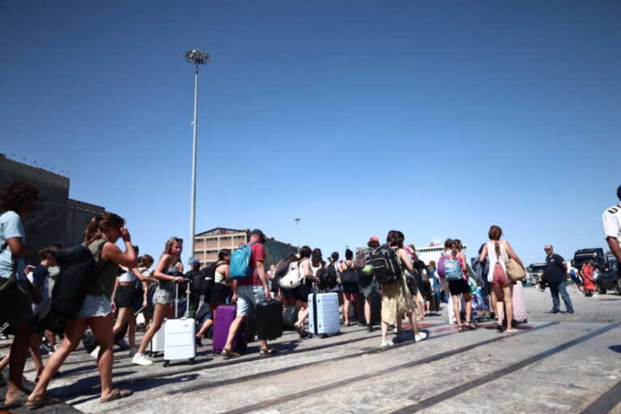 Αυτά τα «outsiders» νησιά επέλεξαν φέτος οι Έλληνες για το 3ήμερο του Αγίου Πνεύματος – Πόσα θα πληρώσετε αν ταξιδέψετε με αυτοκίνητο