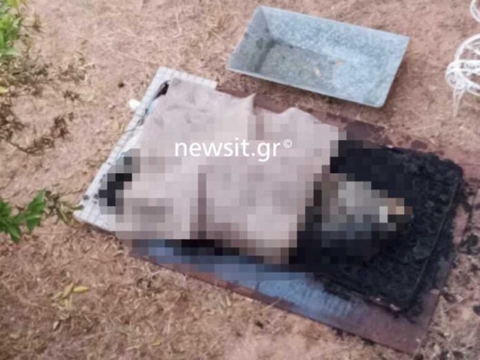 Παρουσία εισαγγελέα ο 57χρονος στο σπίτι που βρέθηκε απανθρακωμένος ο πατέρας του στα Λιόσια – Νεκρός τουλάχιστον τρεις εβδομάδες