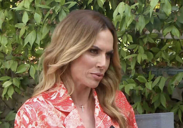 Ντορέττα Παπαδημητρίου: Τα παιδιά μιλάνε πολύ με τον μπαμπά τους, αλλά μου λένε και εμένα πράγματα